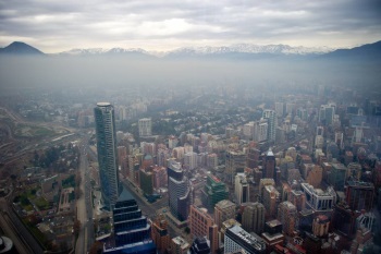 Szmog Chile, Santiago felett. Foto: Martin Bernetti / AFP
